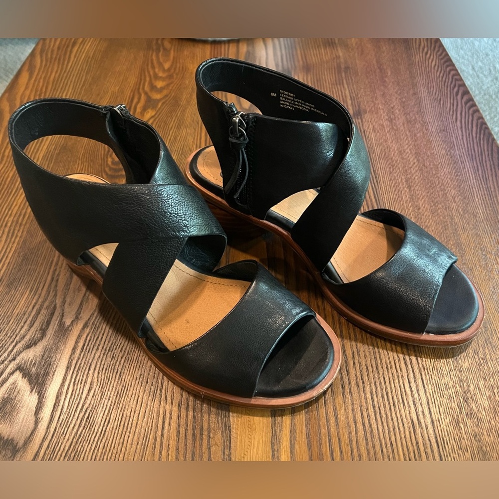 Sofft Black Leather Women's Sandals